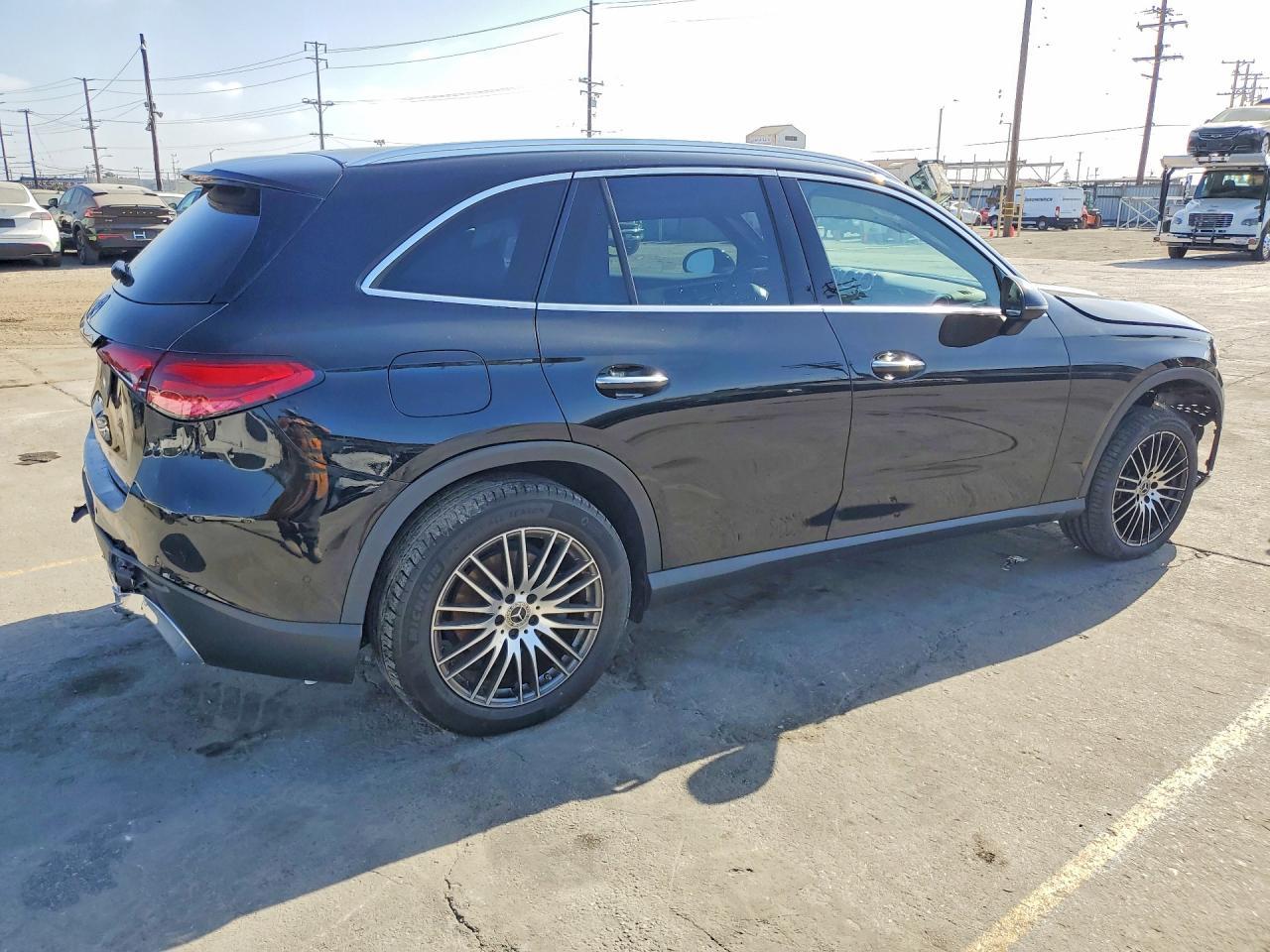 2024 Mercedes-Benz Glc 300 - Image 3