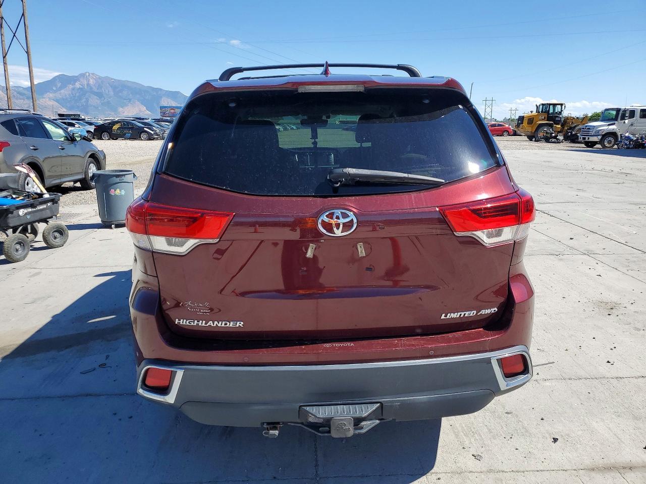 2017 Toyota Highlander Limited Platinum - Image 6