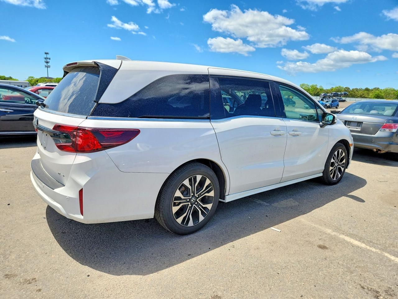 2026 Honda Odyssey Elite - Image 3
