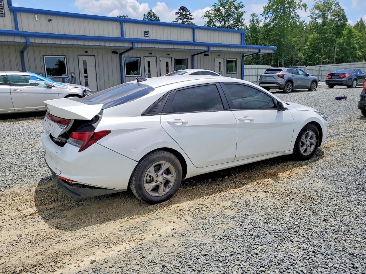 2021 Hyundai Elantra Se - Image 3