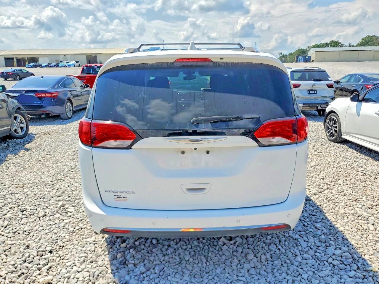 2018 Chrysler Pacifica Touring L - Фото 6