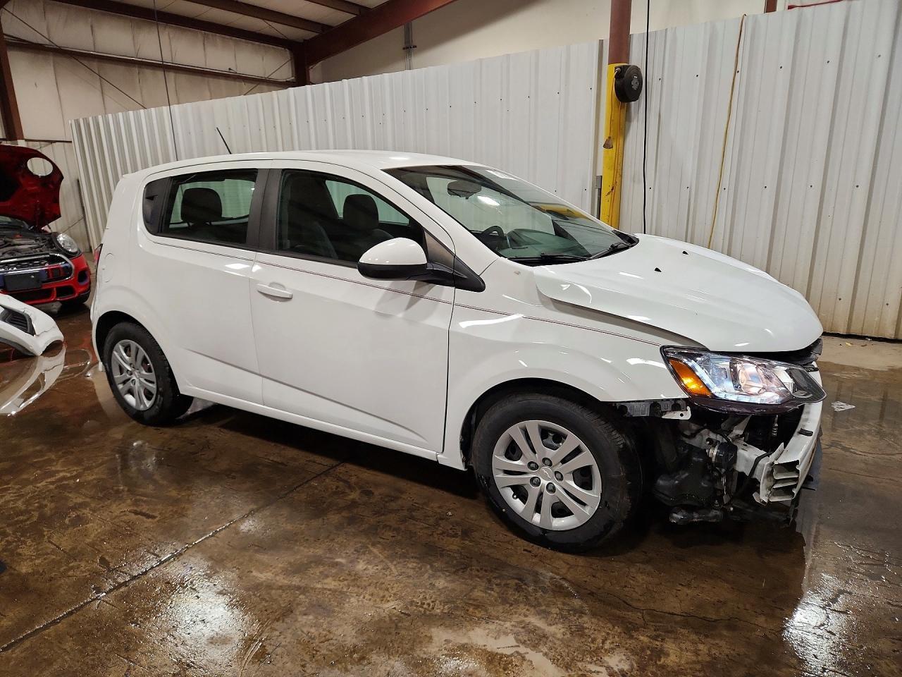 2017 Chevrolet Sonic - Фото 4