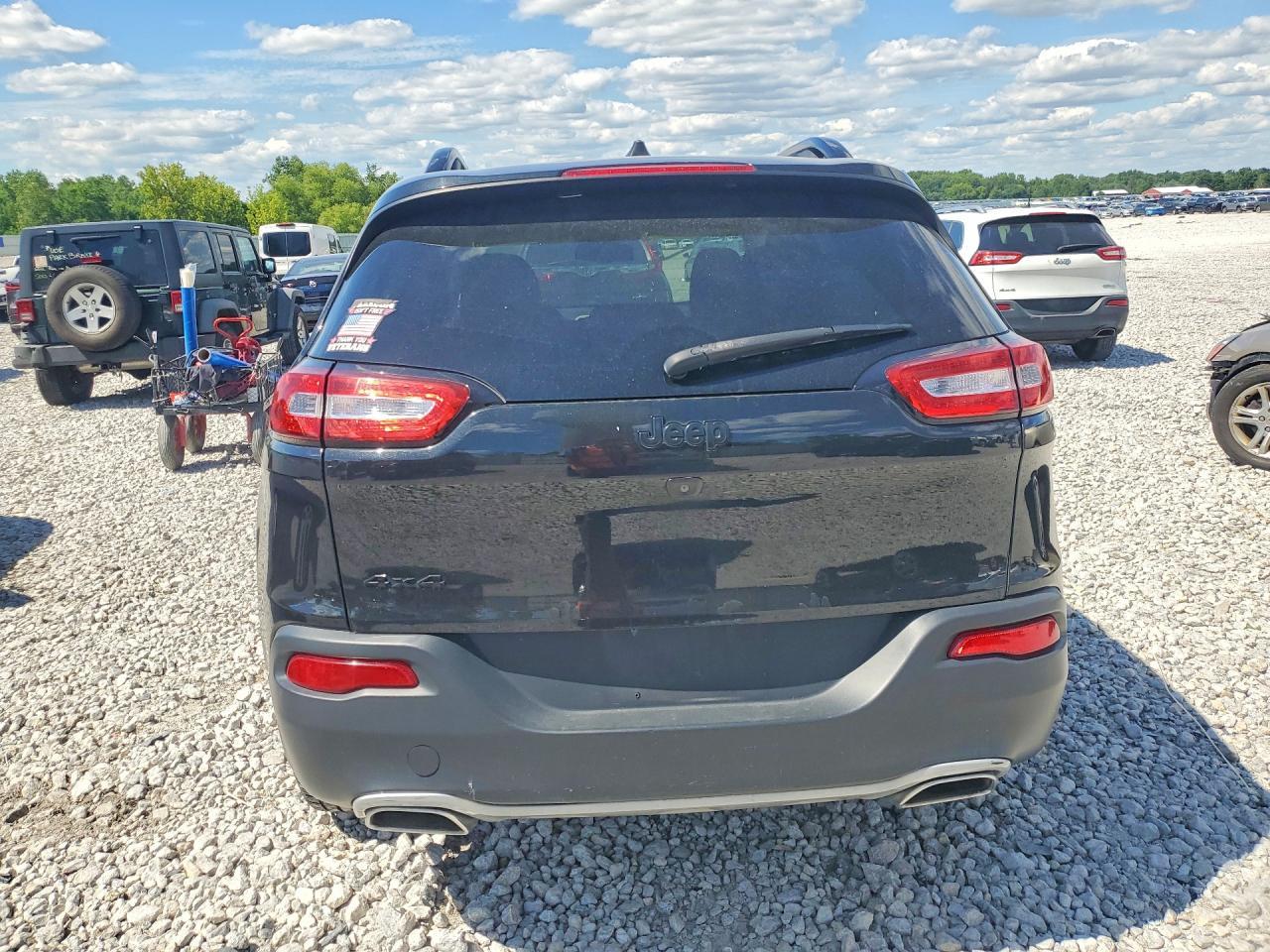 2016 Jeep Cherokee Latitude - Image 6