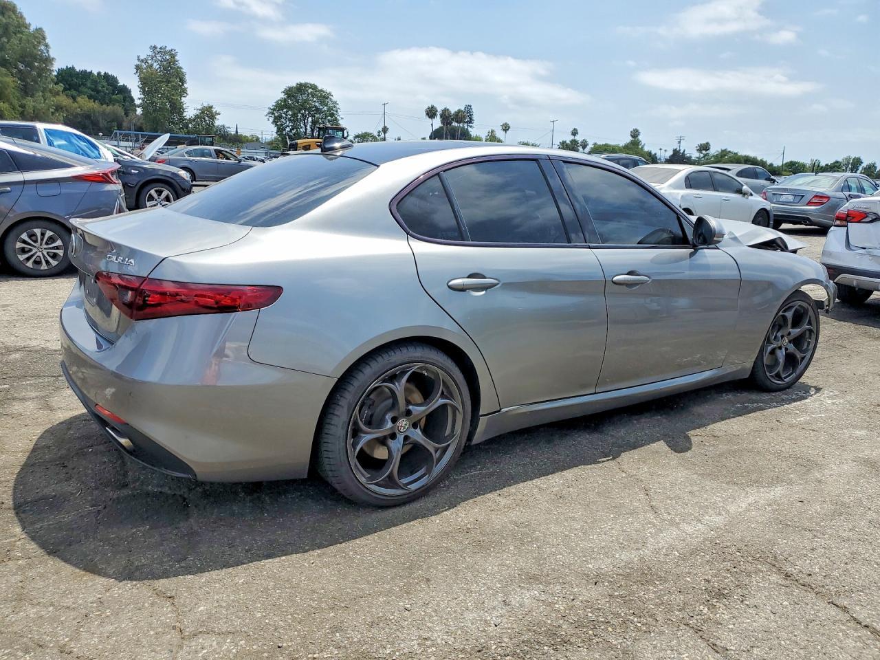 2018 Alfa Romeo Giulia Ti - Image 3