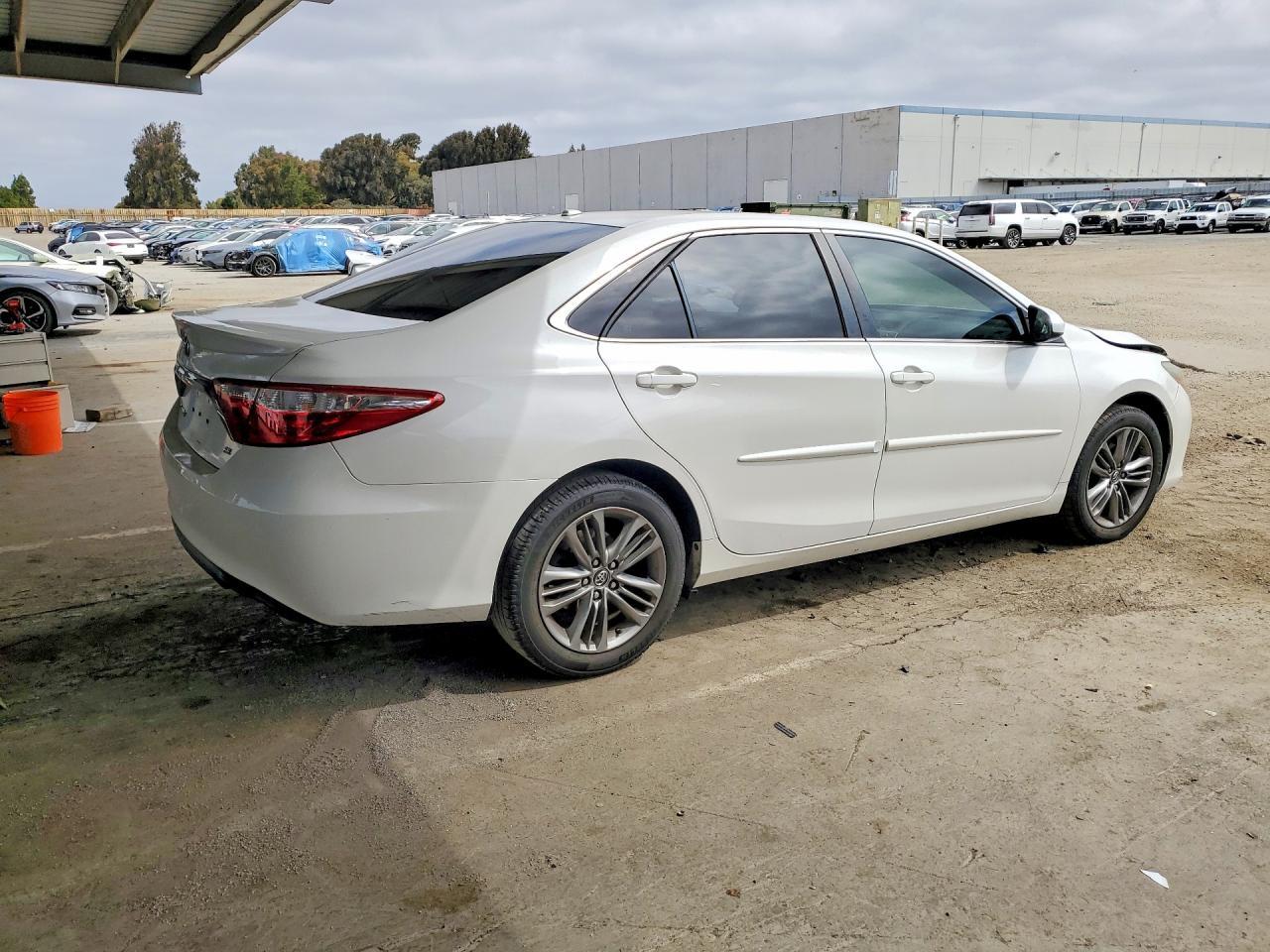 2015 Toyota Camry Se - Image 3