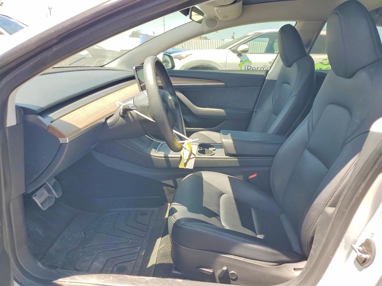 2023 Tesla Model 3 - Image 7