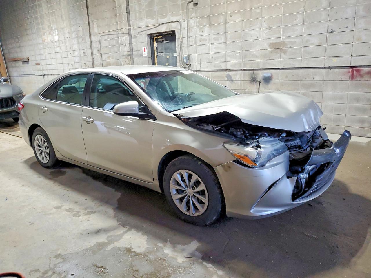 2016 Toyota Camry Le - Фото 4