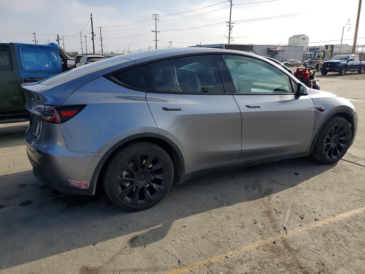 2025 Tesla Model Y - Image 3