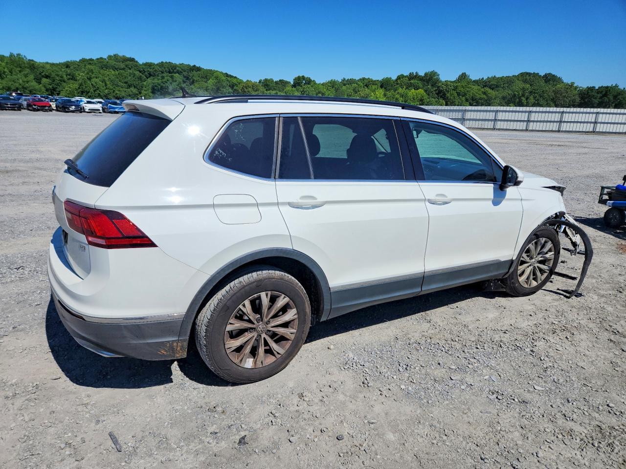 2018 Volkswagen Tiguan Se - Фото 3