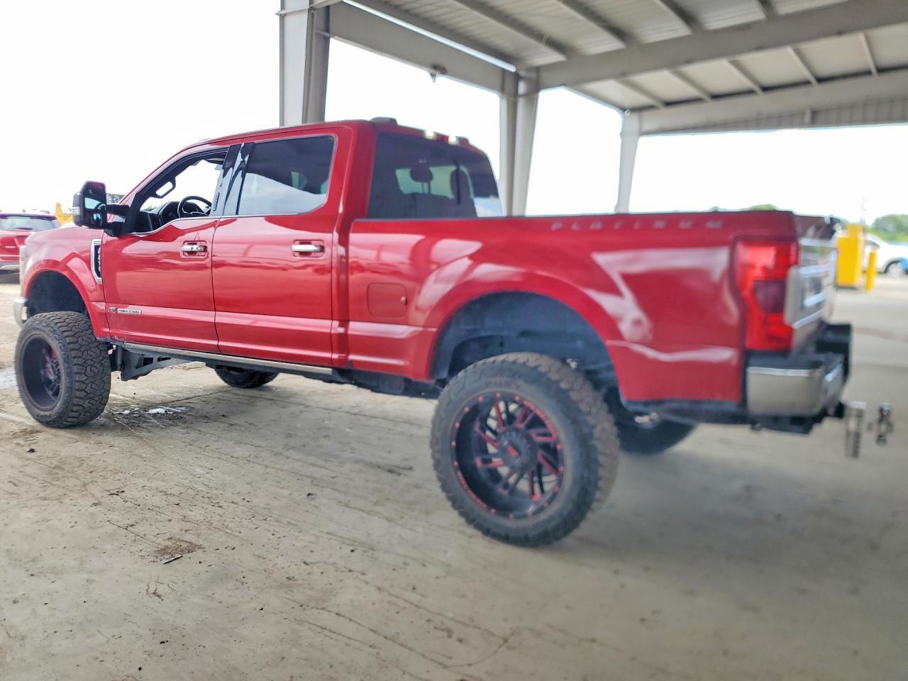 2022 Ford F350 Super Duty - Фото 2