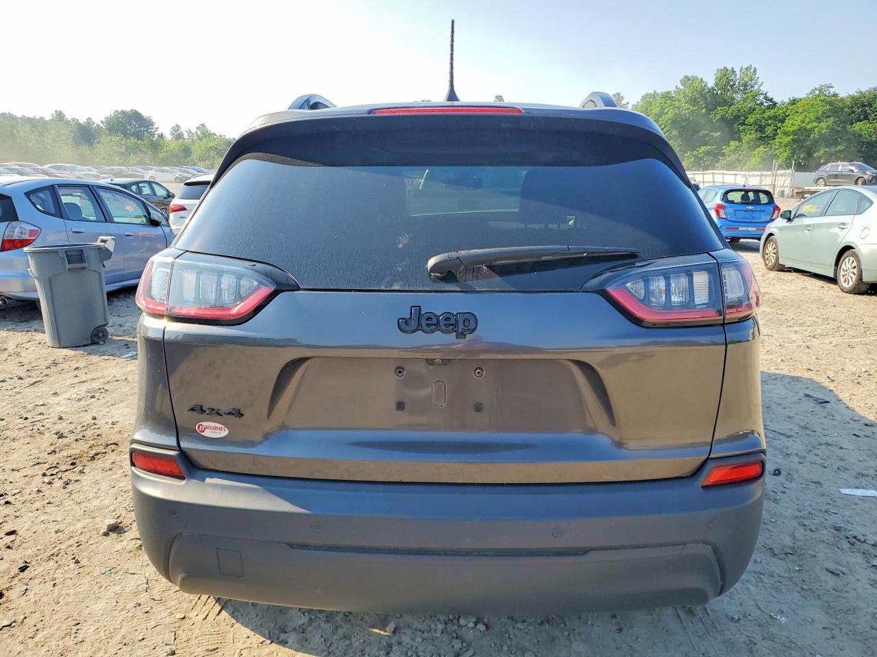 2019 Jeep Cherokee Latitude Plus - Image 6