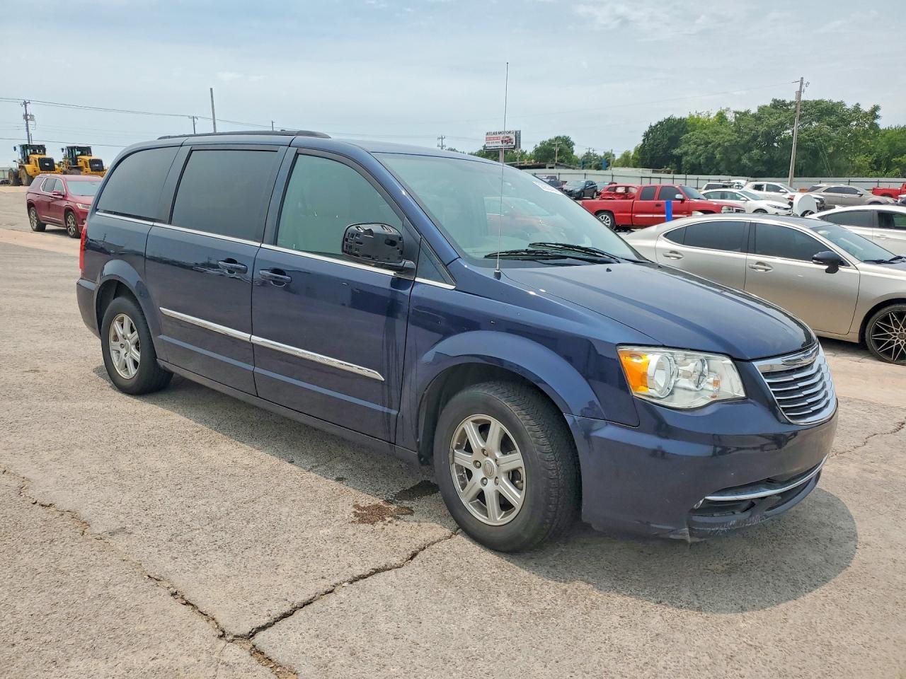 2012 Chrysler Town & Country Touring - Image 4