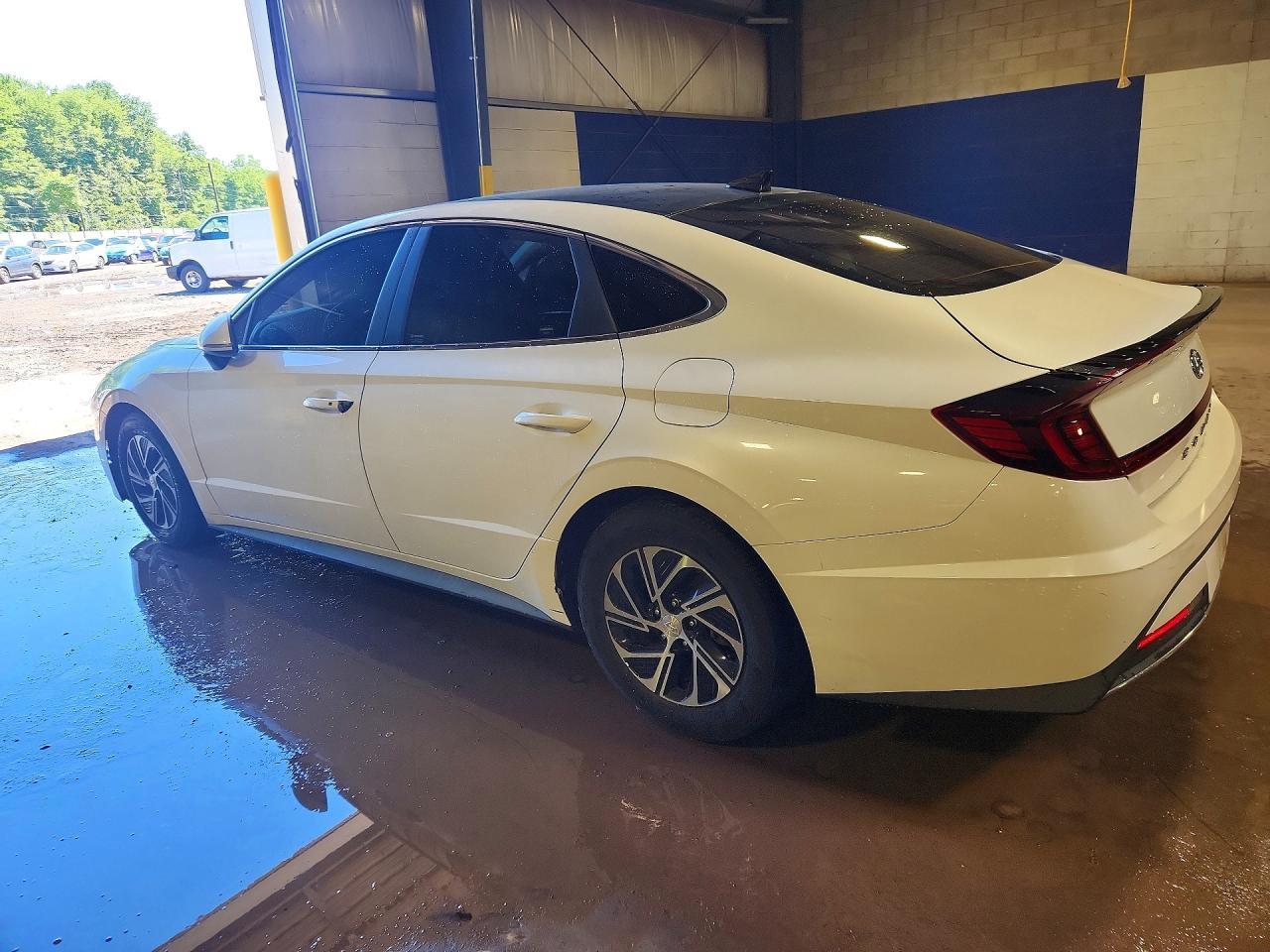 2021 Hyundai Sonata Hybrid Blue - Image 2