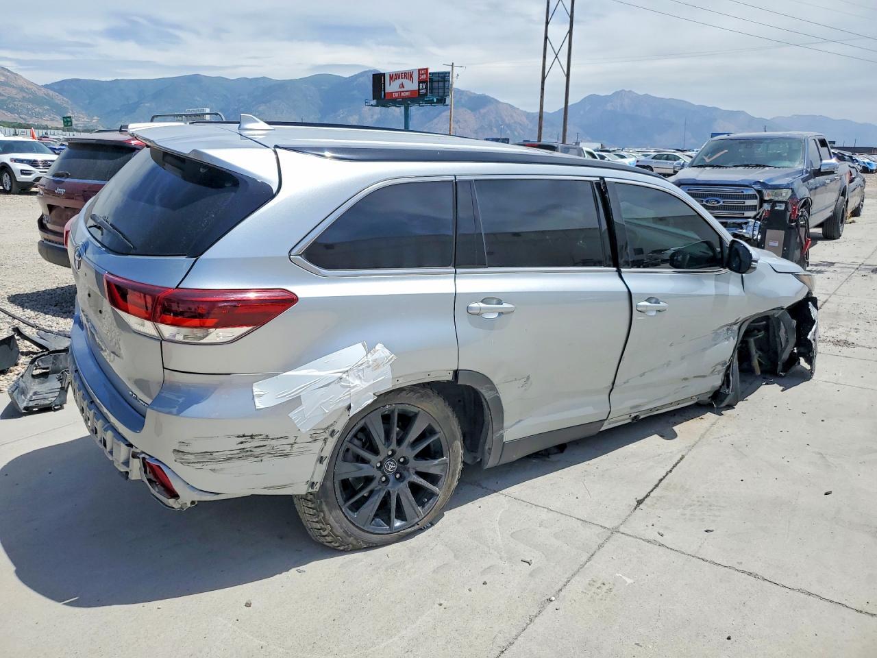 2019 Toyota Highlander Se - Image 3