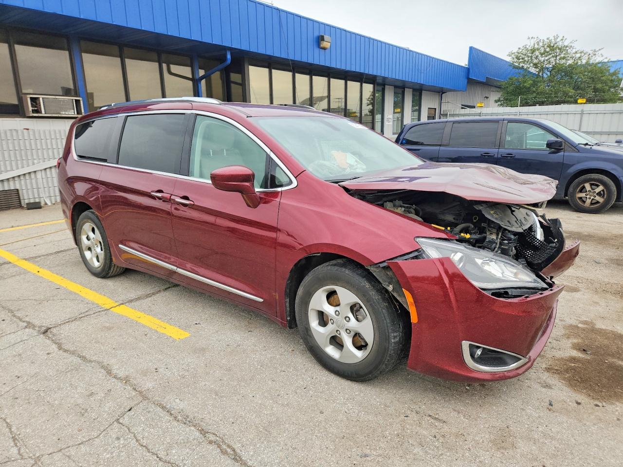 2017 Chrysler Pacifica Touring L Plus - Фото 4