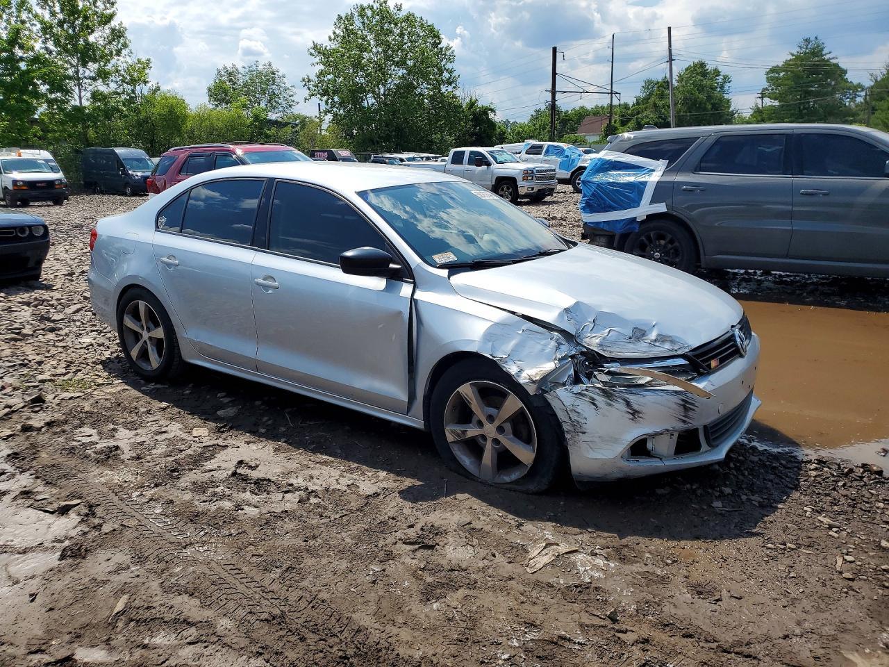 2014 Volkswagen Jetta Base - Image 4