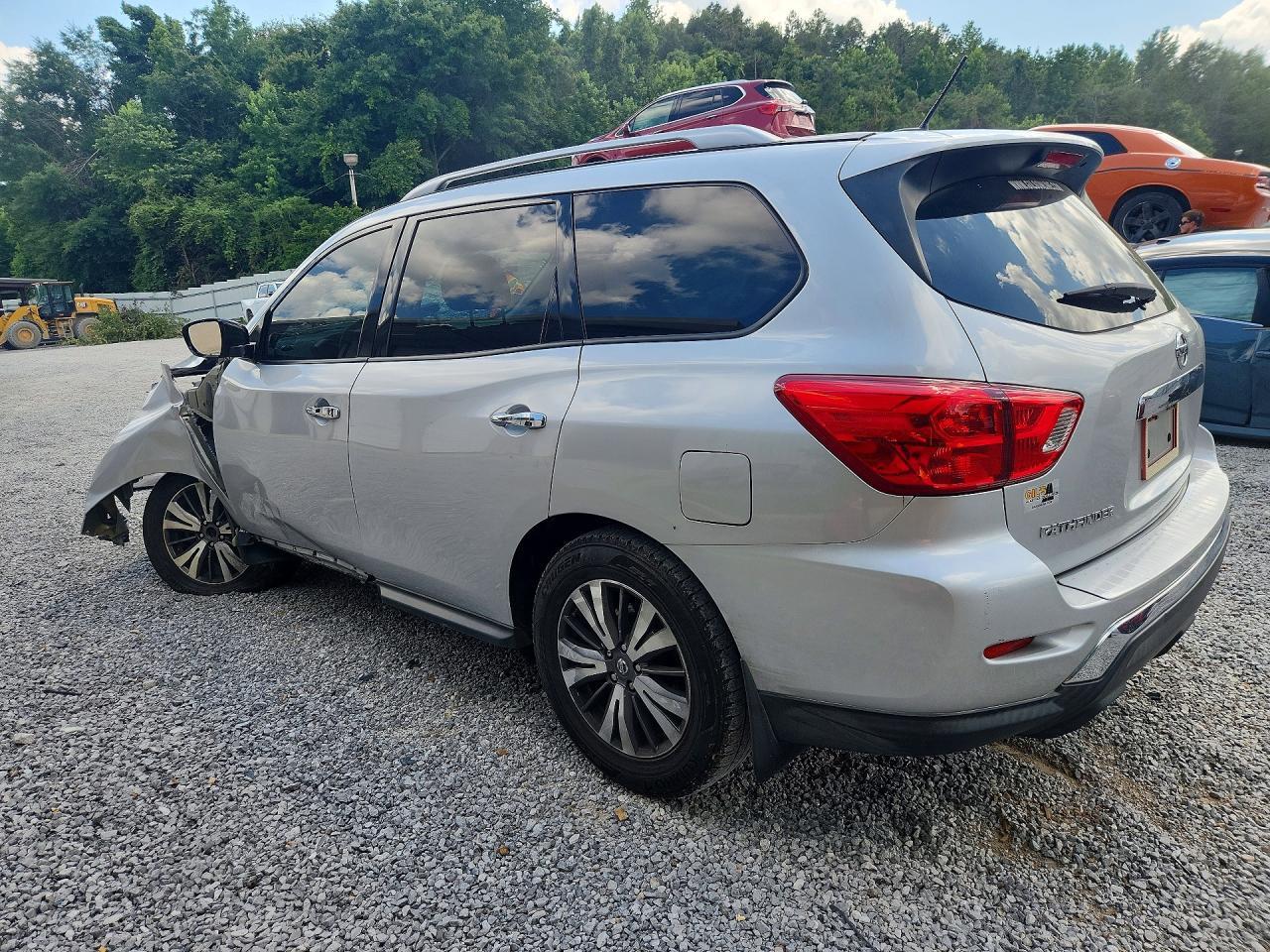 2017 Nissan Pathfinder S - Фото 2