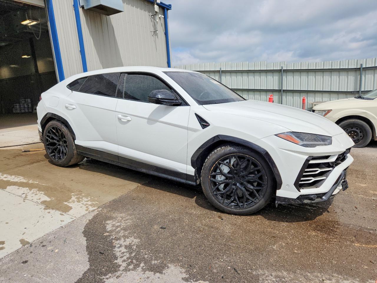 2019 Lamborghini Urus - Фото 4