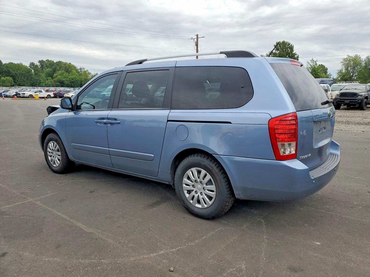 2012 Kia Sedona Lx - Image 2