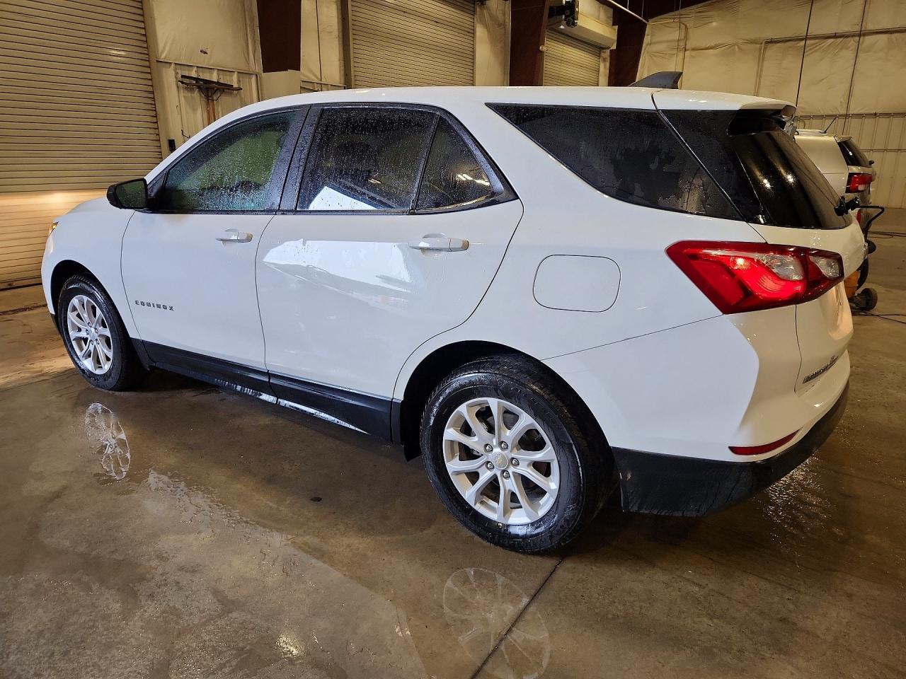 2021 Chevrolet Equinox Ls - Фото 2