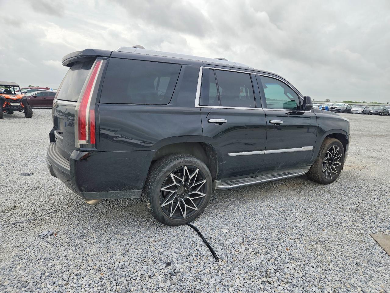 2016 Cadillac Escalade Premium - Image 3