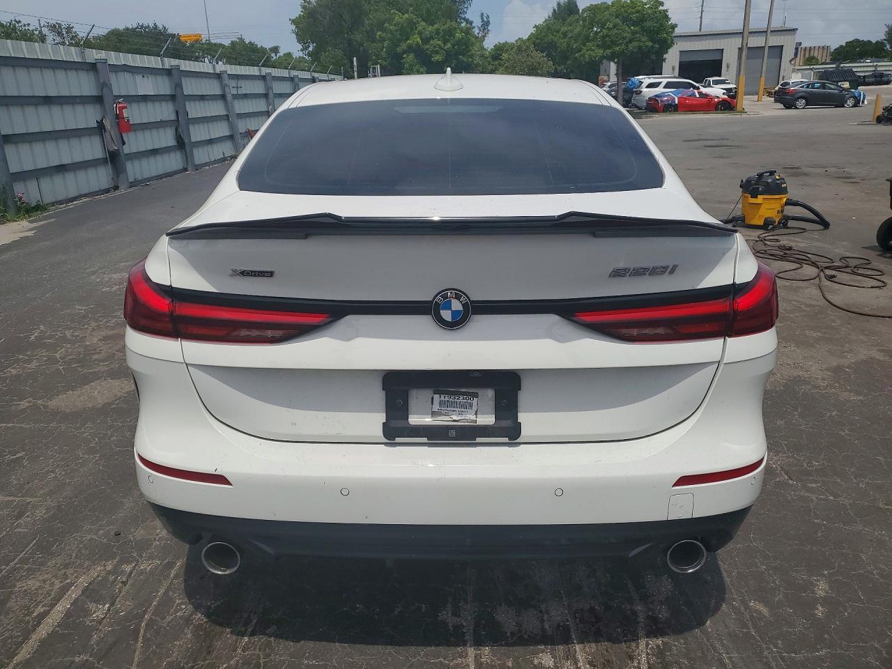 2024 BMW 228Xi - Фото 6