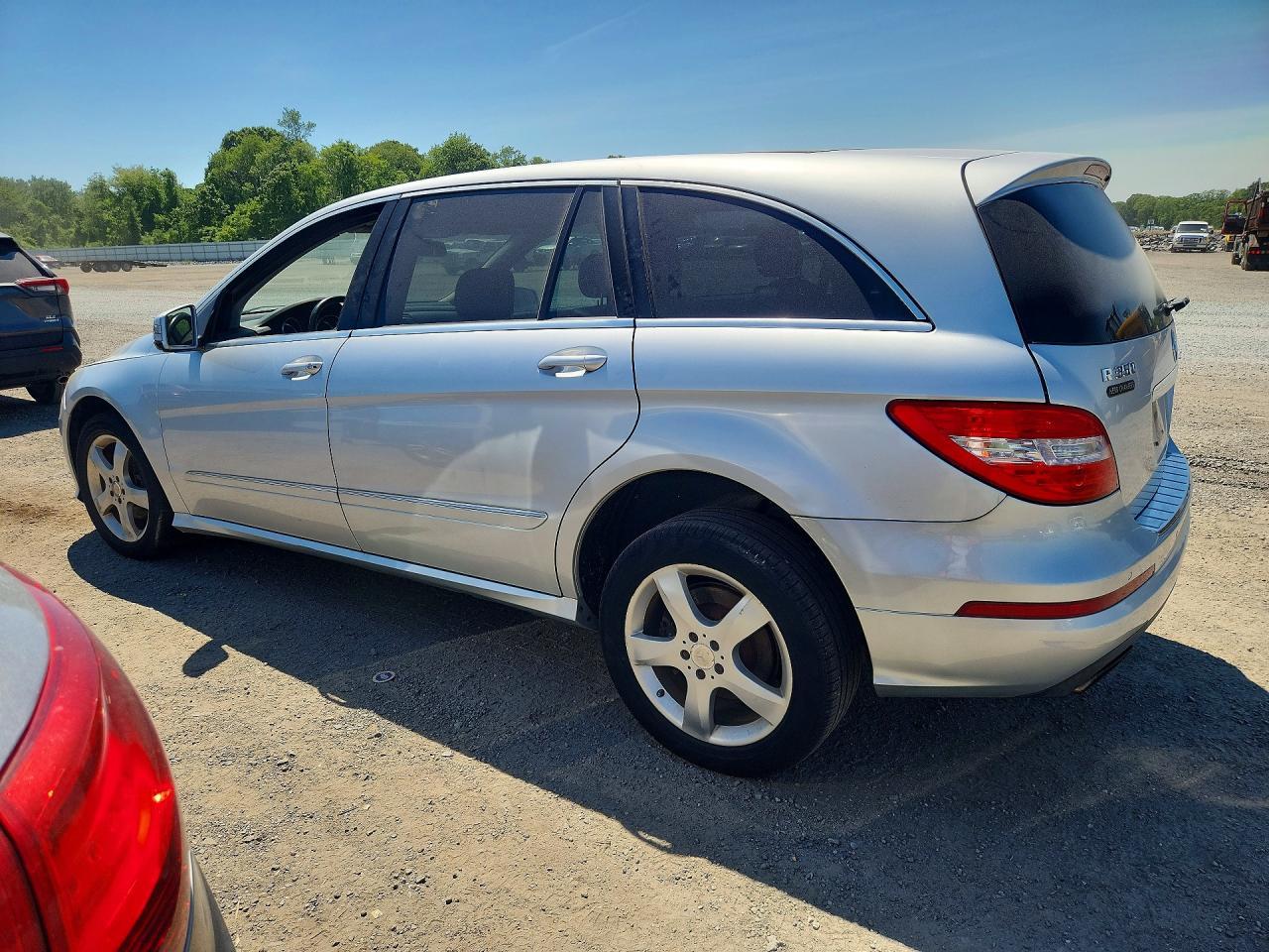 2011 Mercedes-Benz R 350 4Matic - Image 2