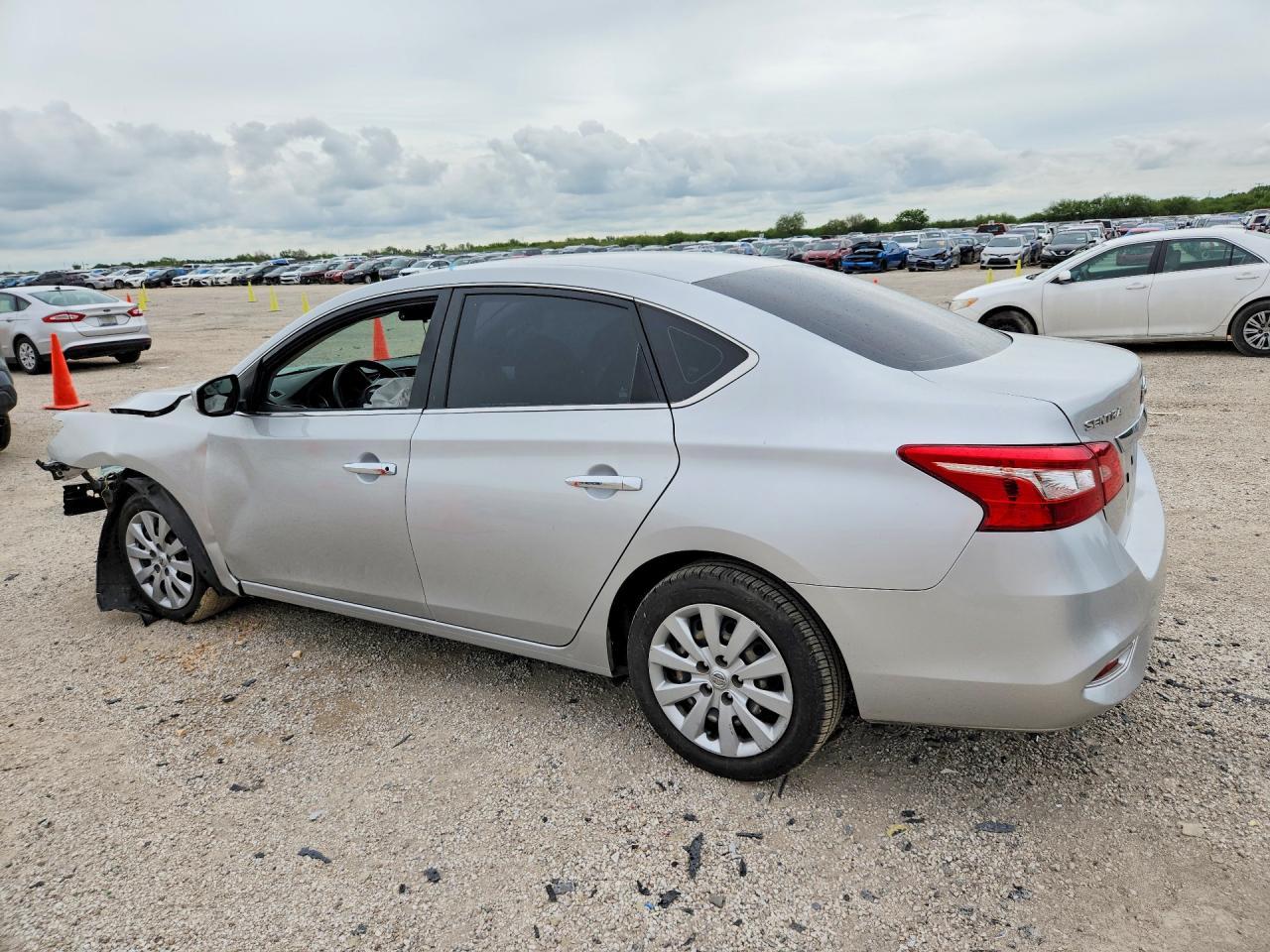 2018 Nissan Sentra S - Фото 2