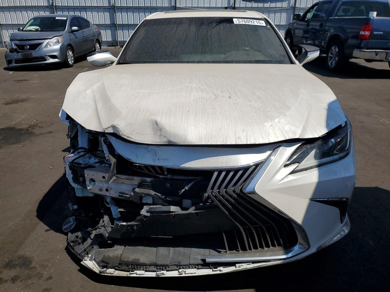 2020 Lexus Es 300H - Фото 5
