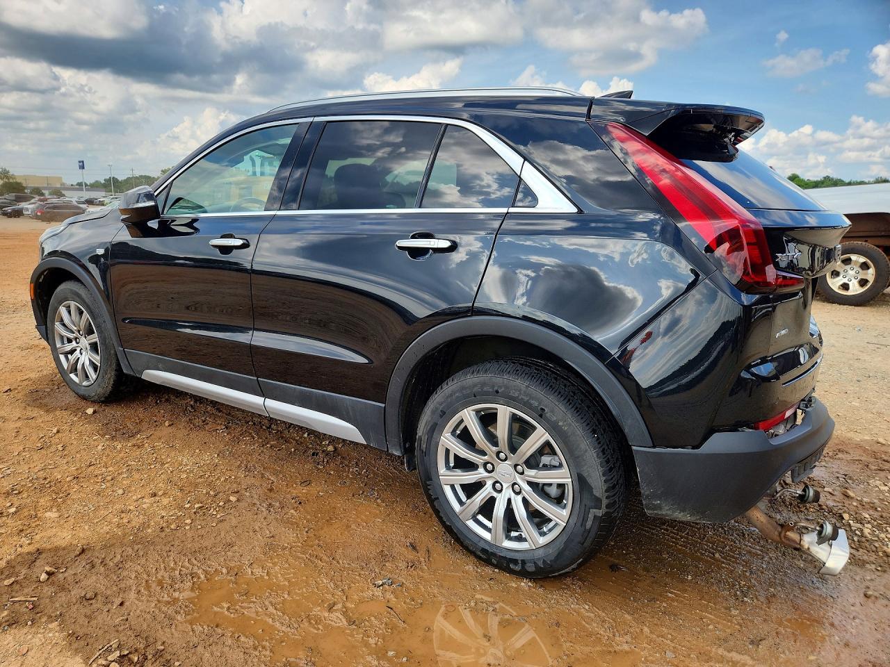 2022 Cadillac Xt4 Premium Luxury - Image 2