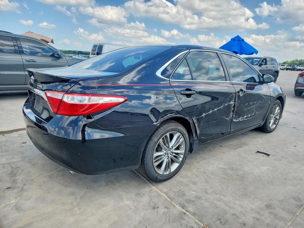 2017 Toyota Camry Se - Фото 3