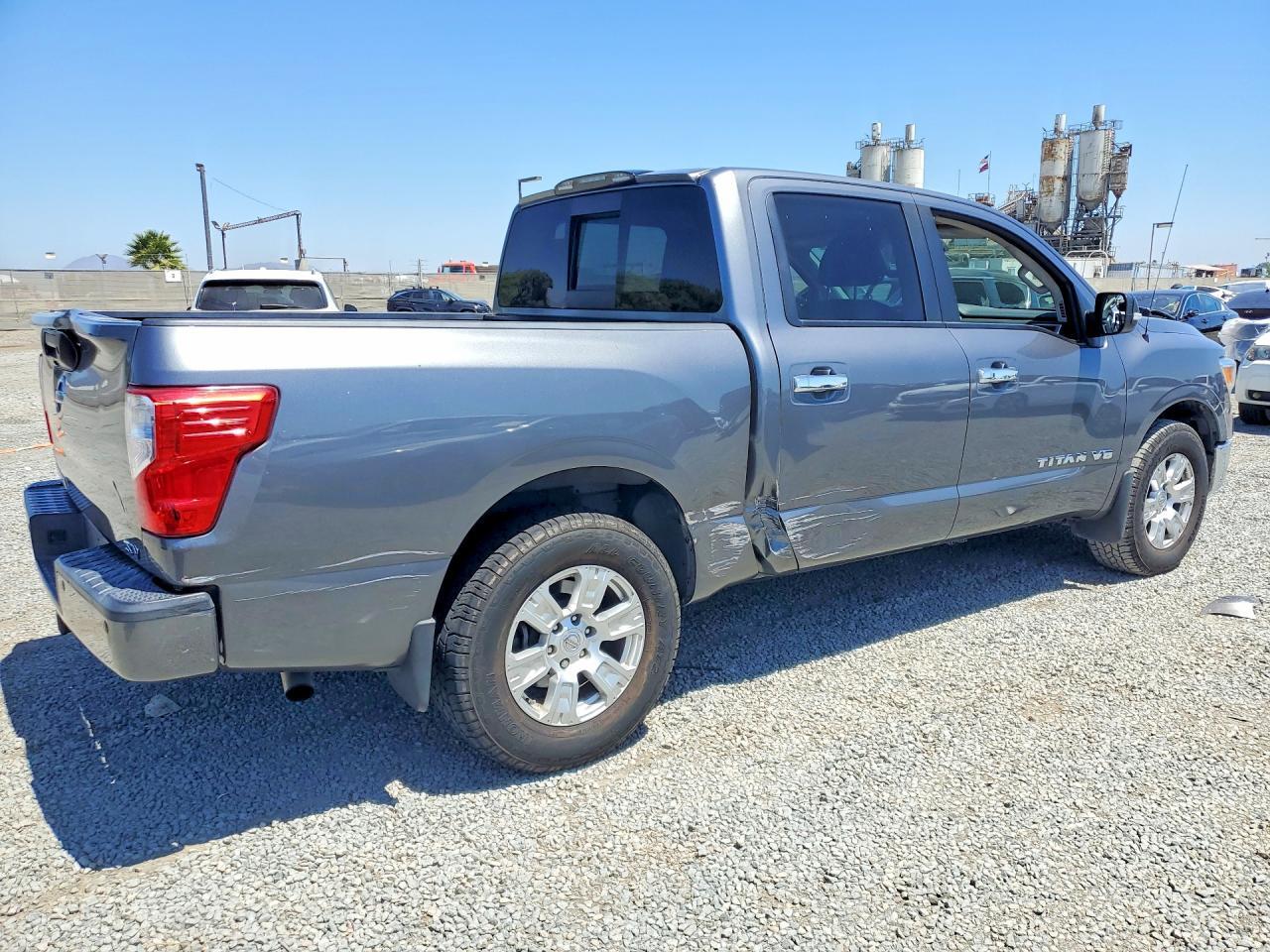 2018 Nissan Titan Sv - Image 3