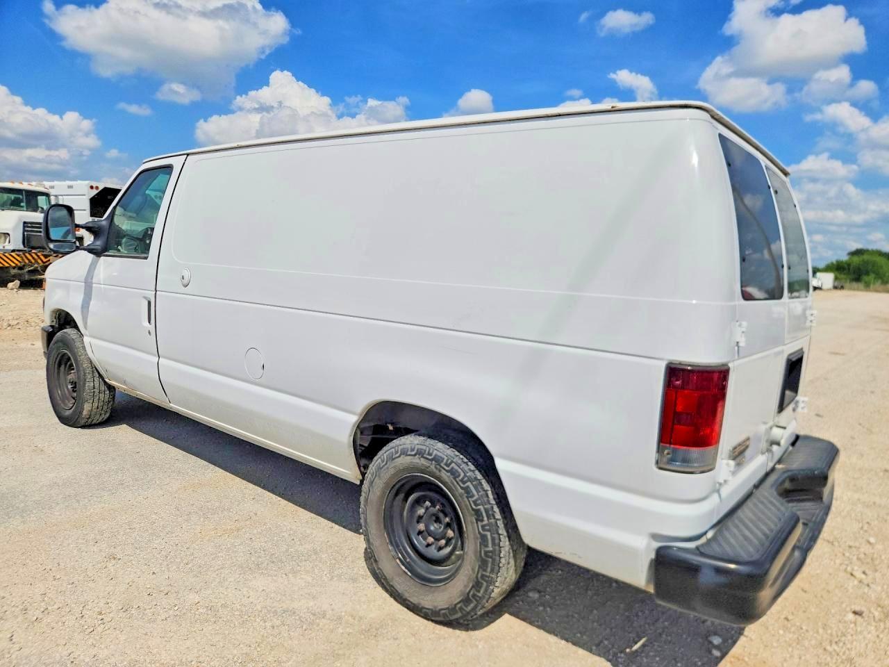 2011 Ford Econoline E350 Super Duty Van - Фото 2