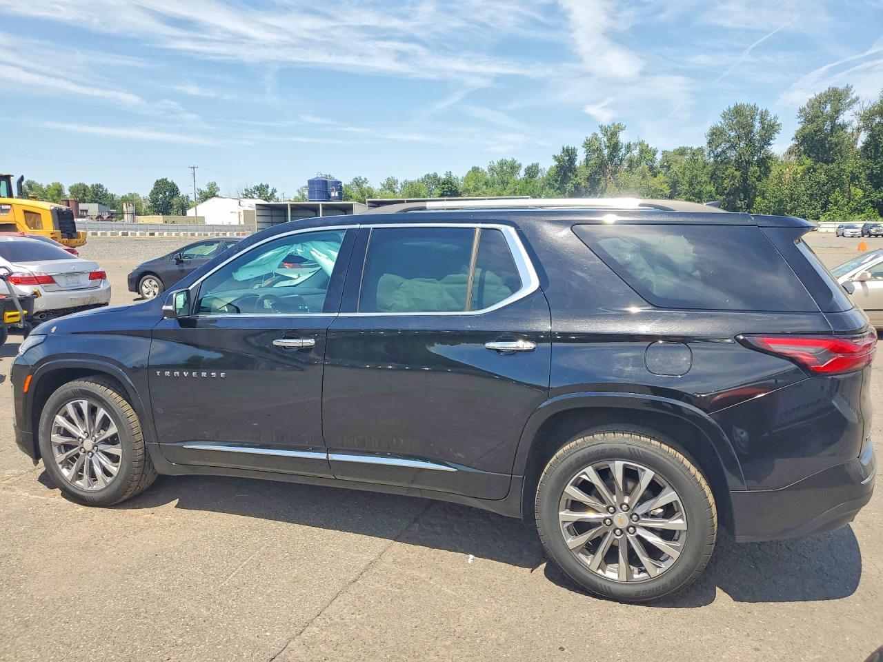2023 Chevrolet Traverse Premier - Image 2