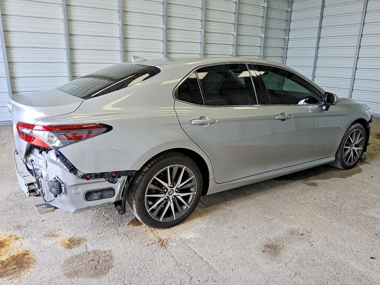 2022 Toyota Camry Xle - Фото 3