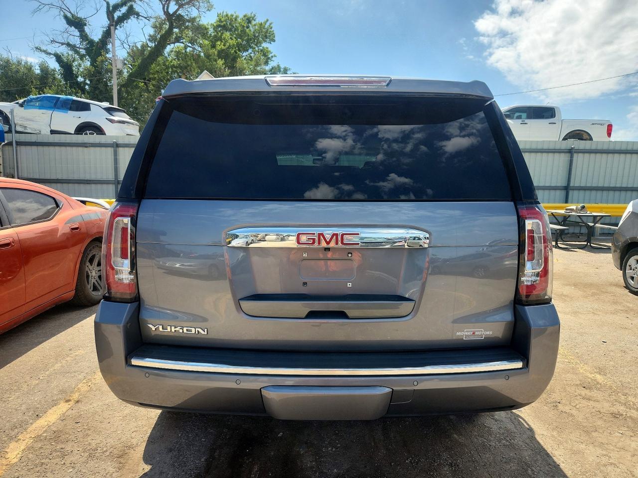 2019 GMC Yukon Denali - Фото 6