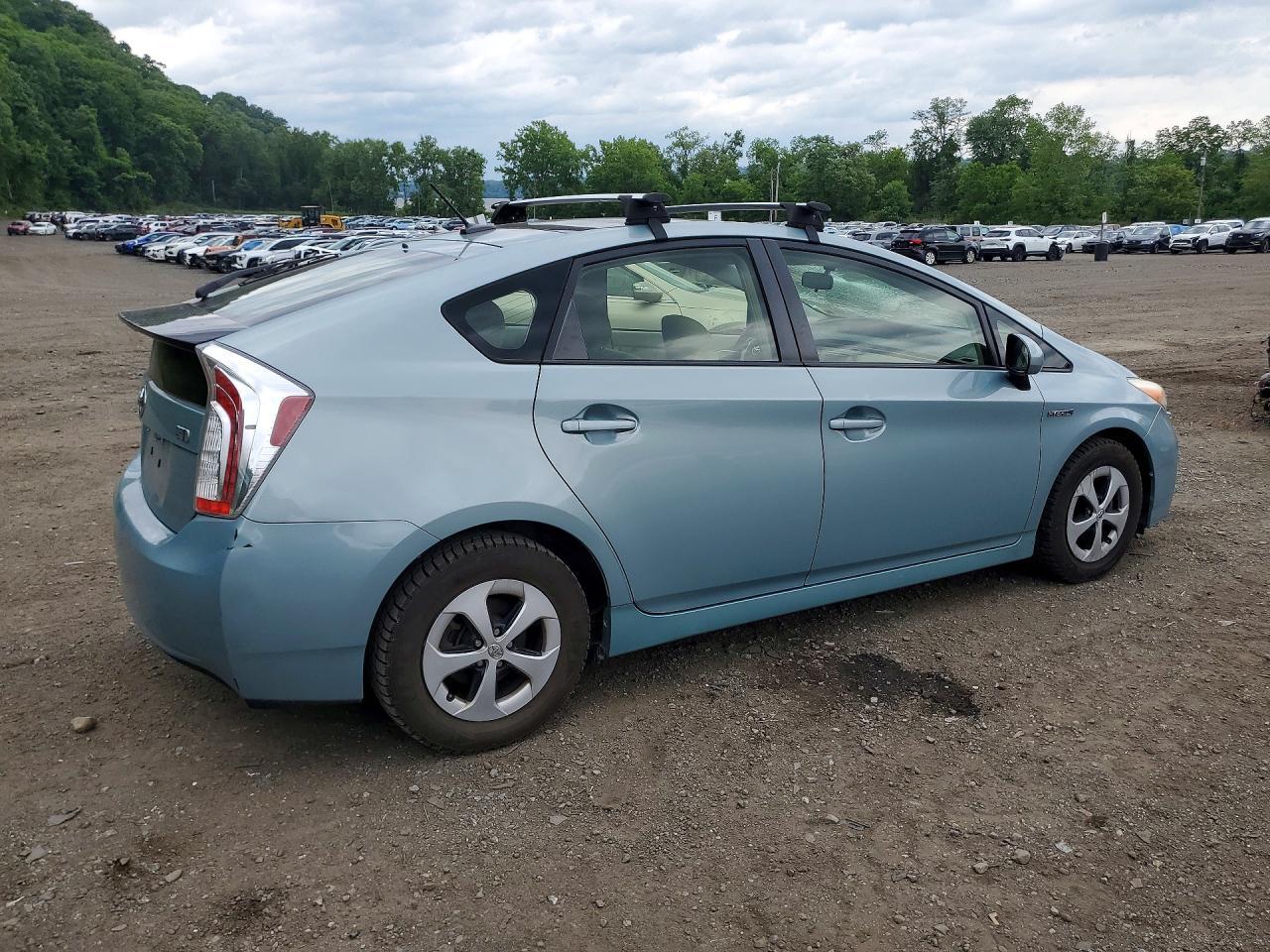 2013 Toyota Prius Three - Image 3