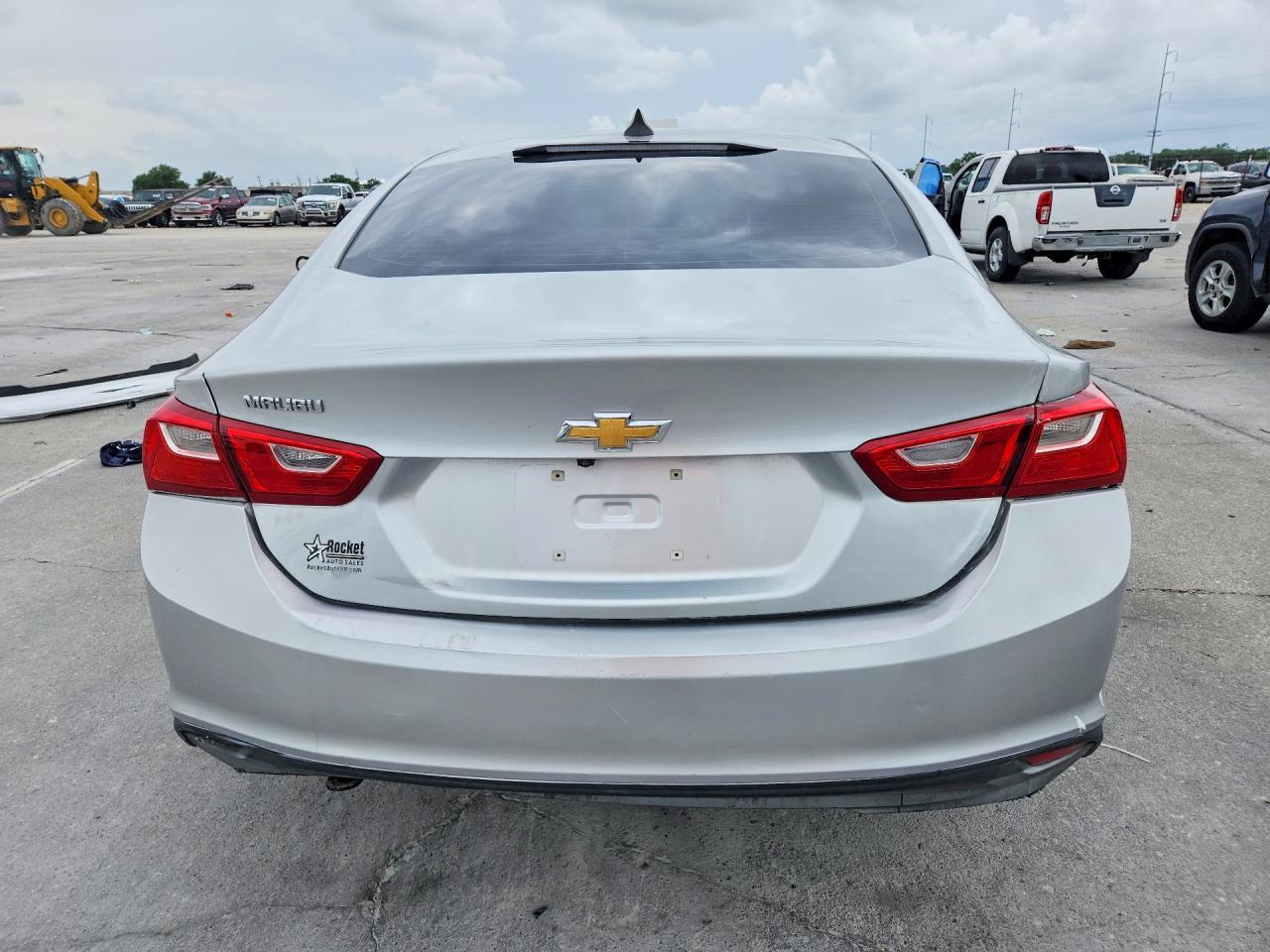 2018 Chevrolet Malibu Ls - Image 6