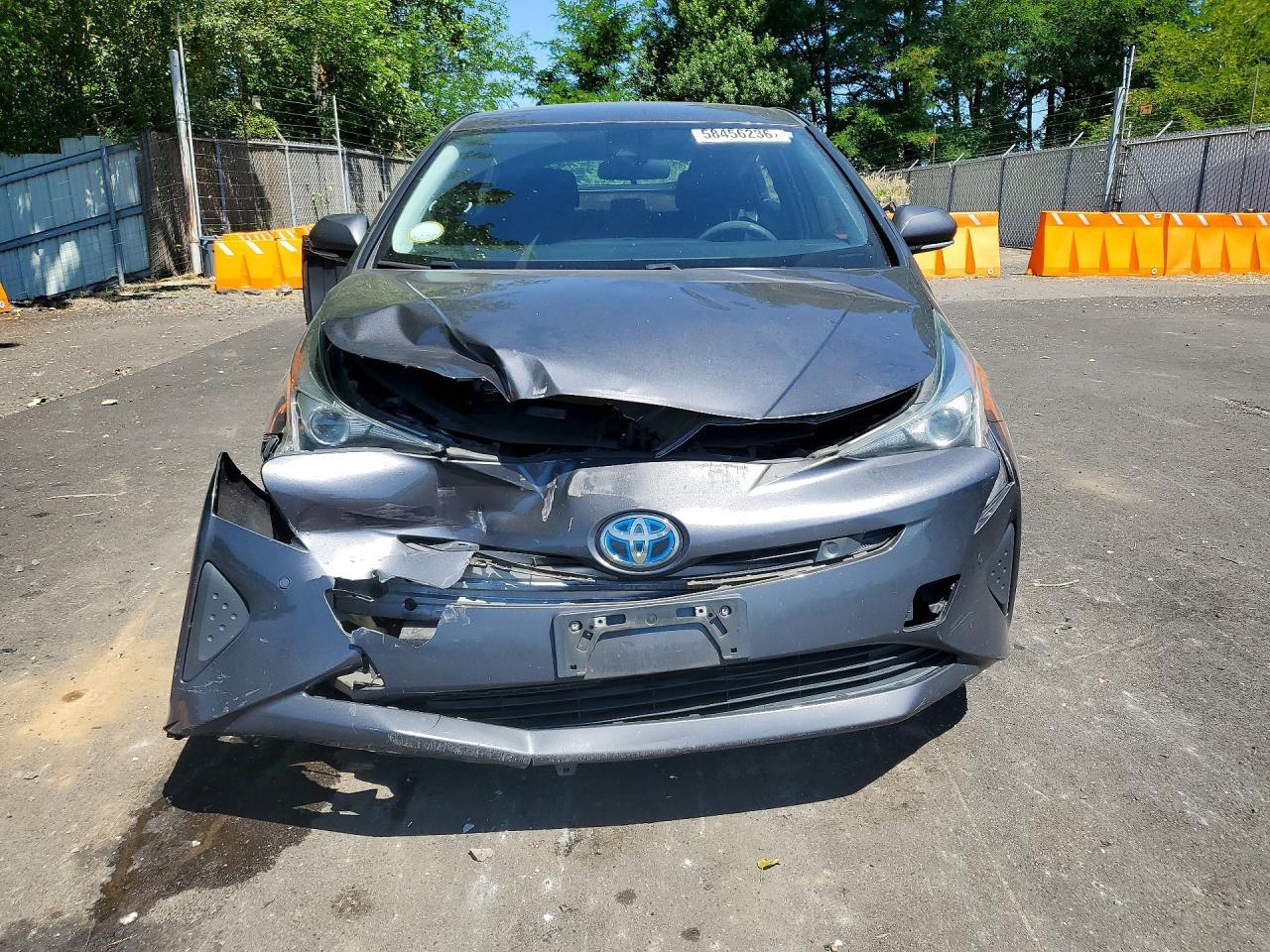 2018 Toyota Prius Two - Фото 5