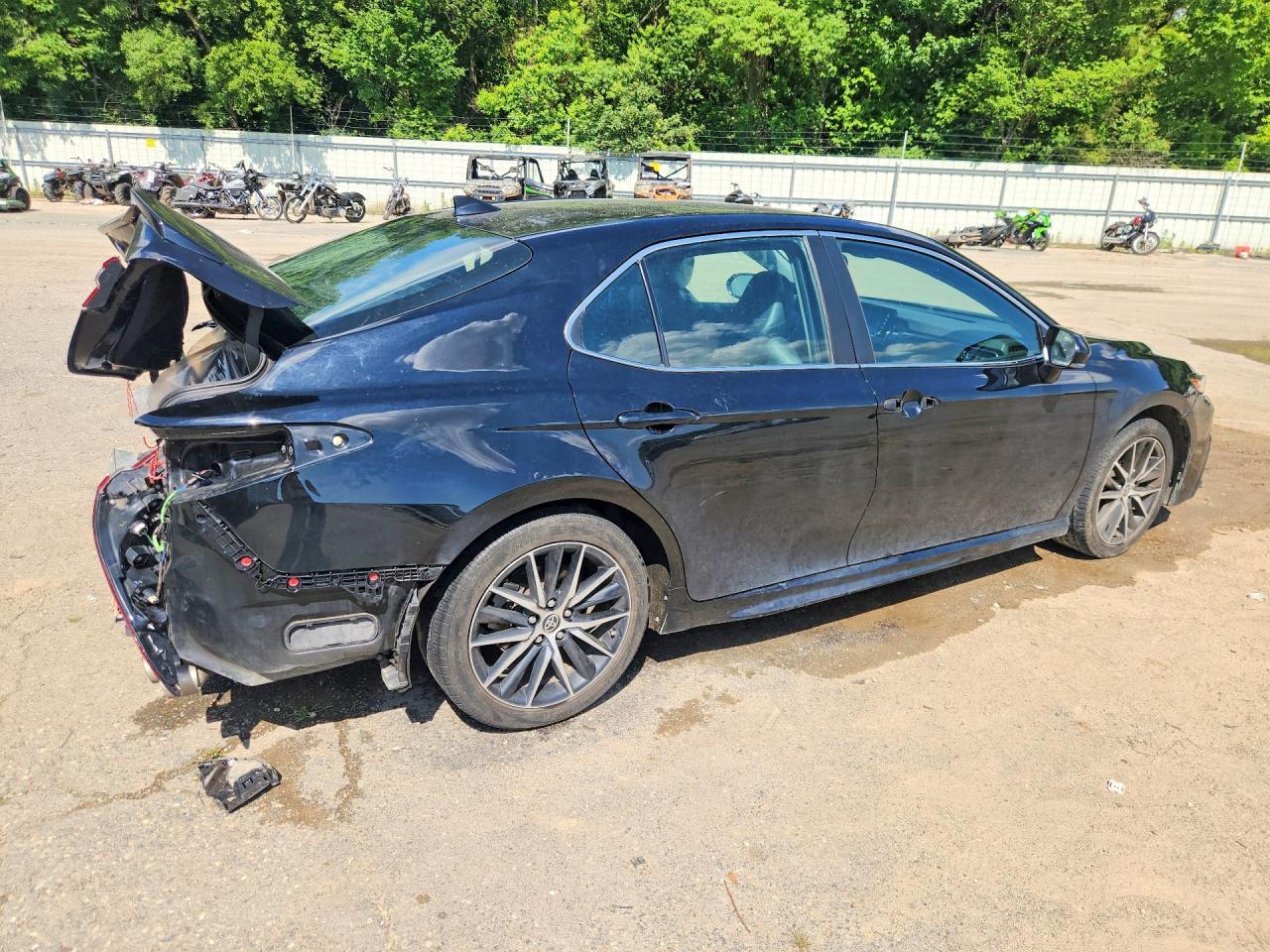 2022 Toyota Camry Se - Image 3