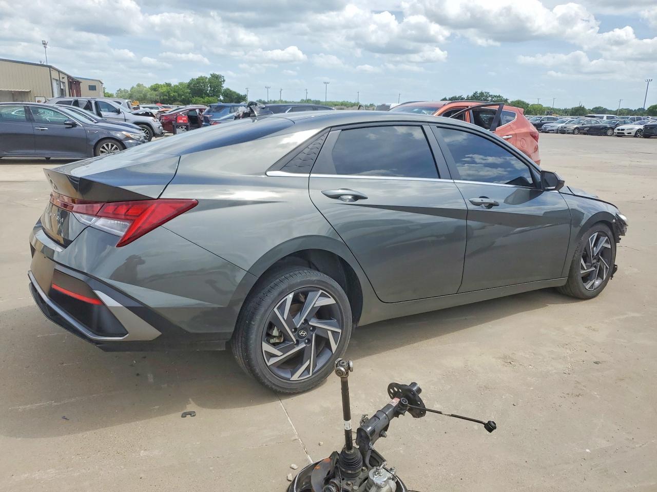 2025 Hyundai Elantra Sel - Фото 3