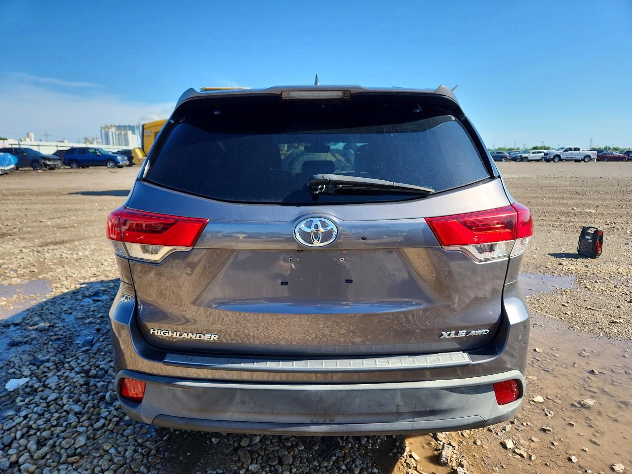 2018 Toyota Highlander Xle - Image 6