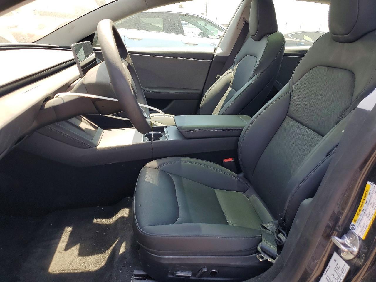 2025 Tesla Model 3 - Фото 7