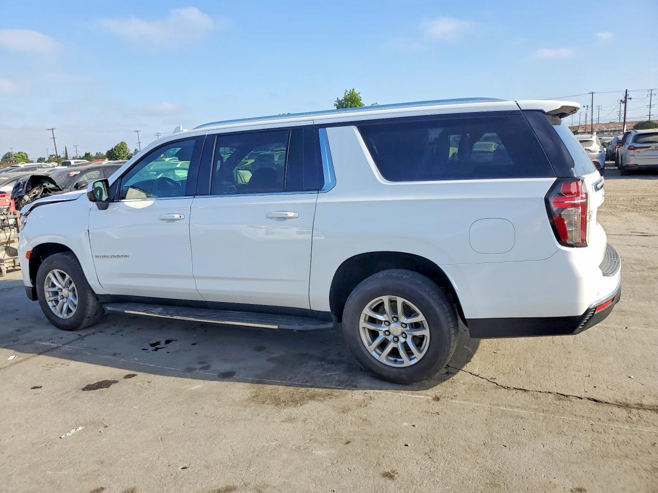 2023 Chevrolet Suburban C1500 Lt - Image 2