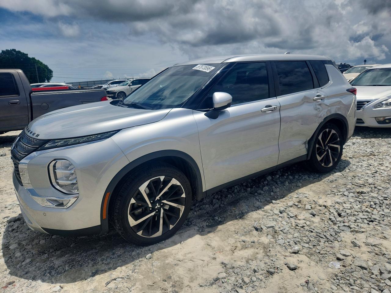 2022 Mitsubishi Outlander Se