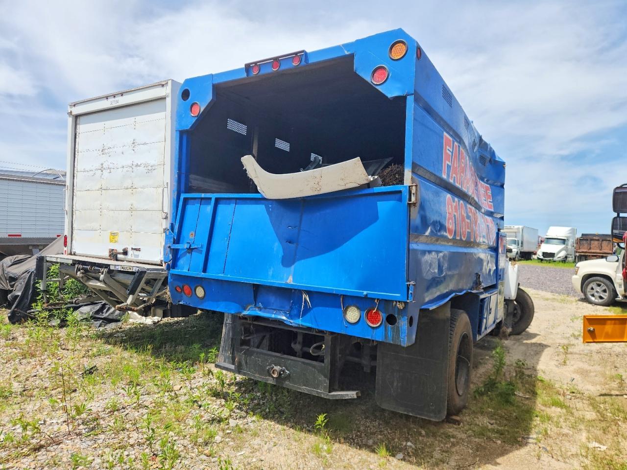 2006 Chevrolet C60 Chipper Truck - Image 4