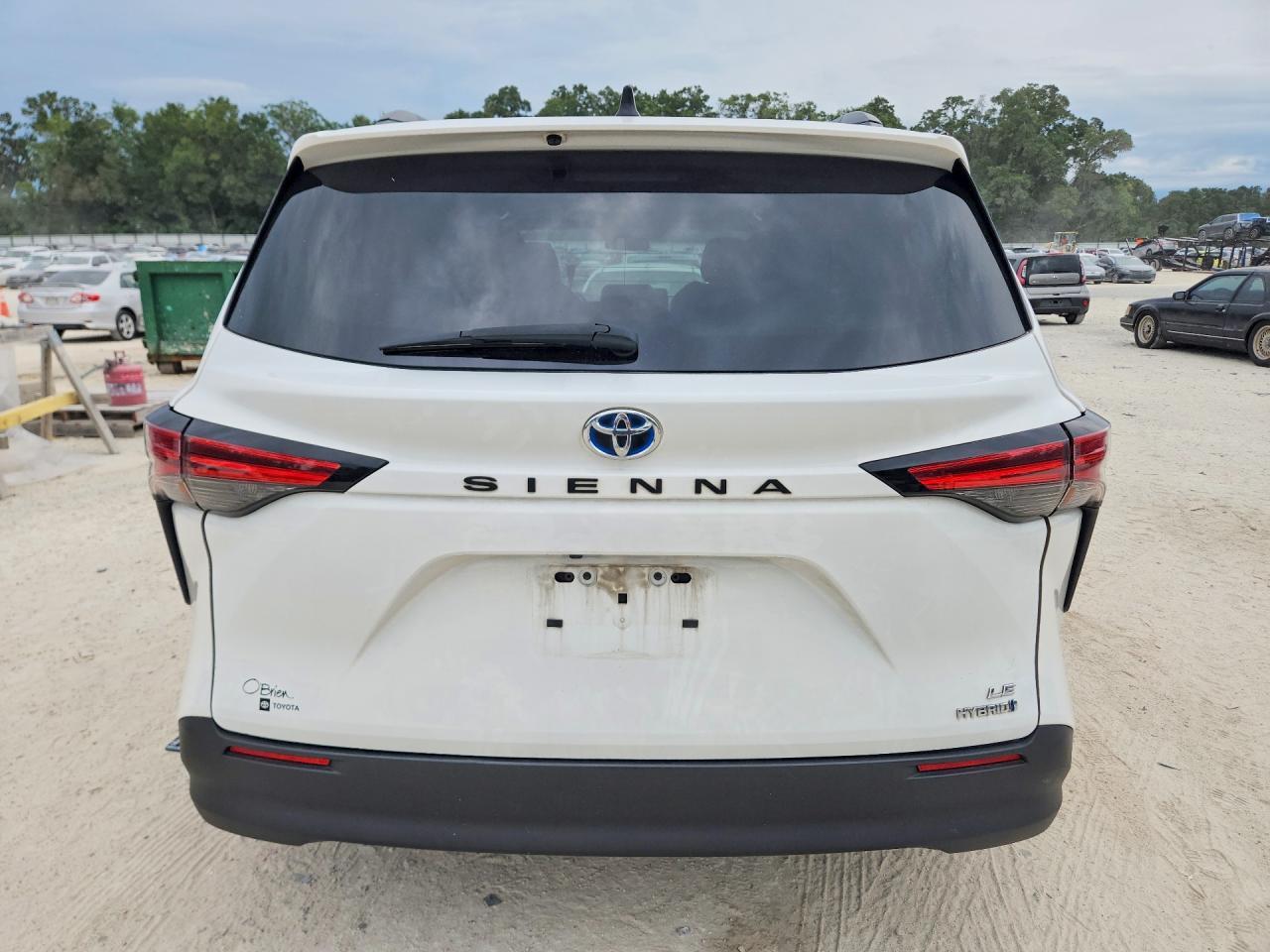2022 Toyota Sienna Le - Фото 6