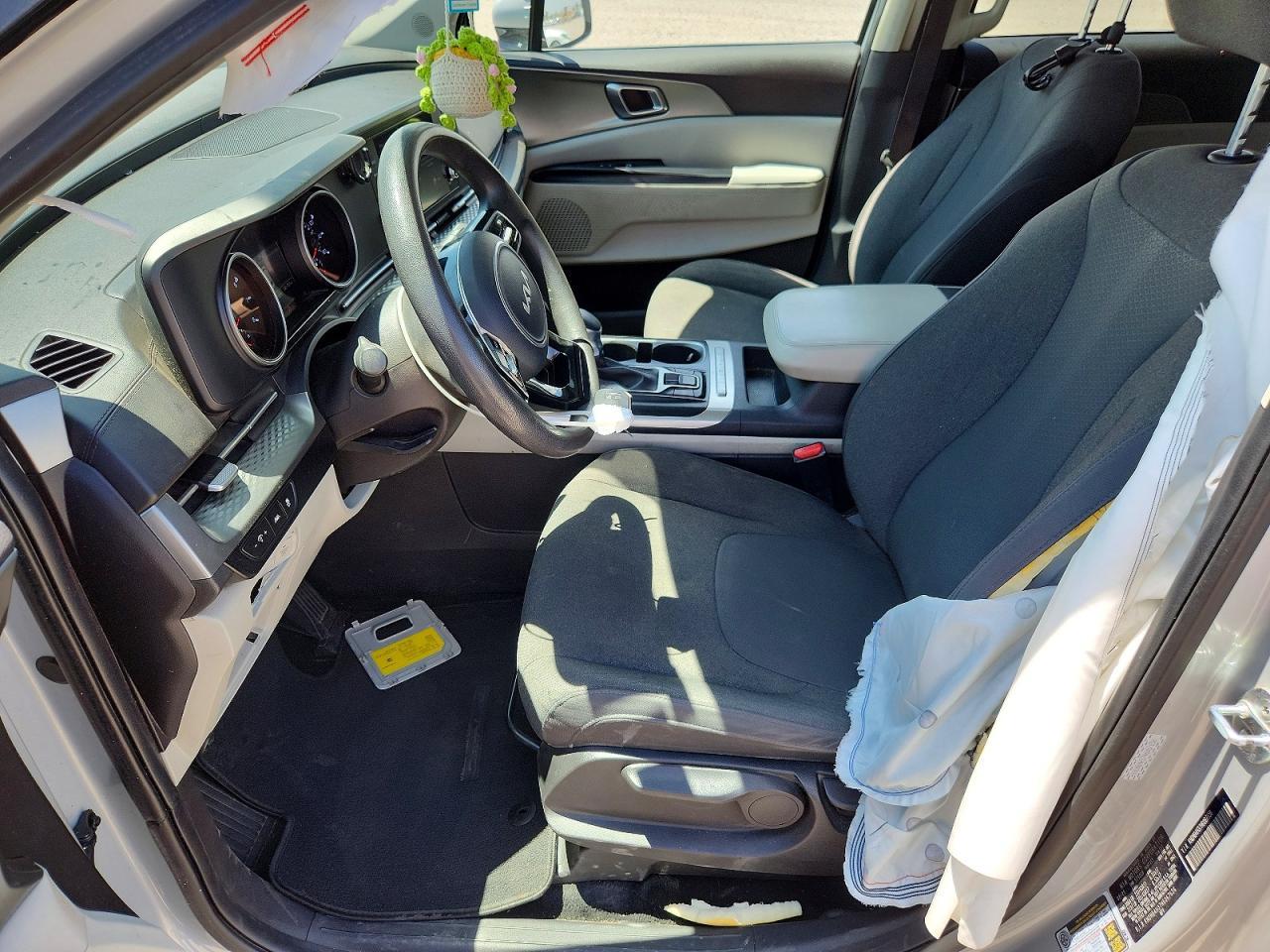 2022 Kia Carnival Lx - Image 7