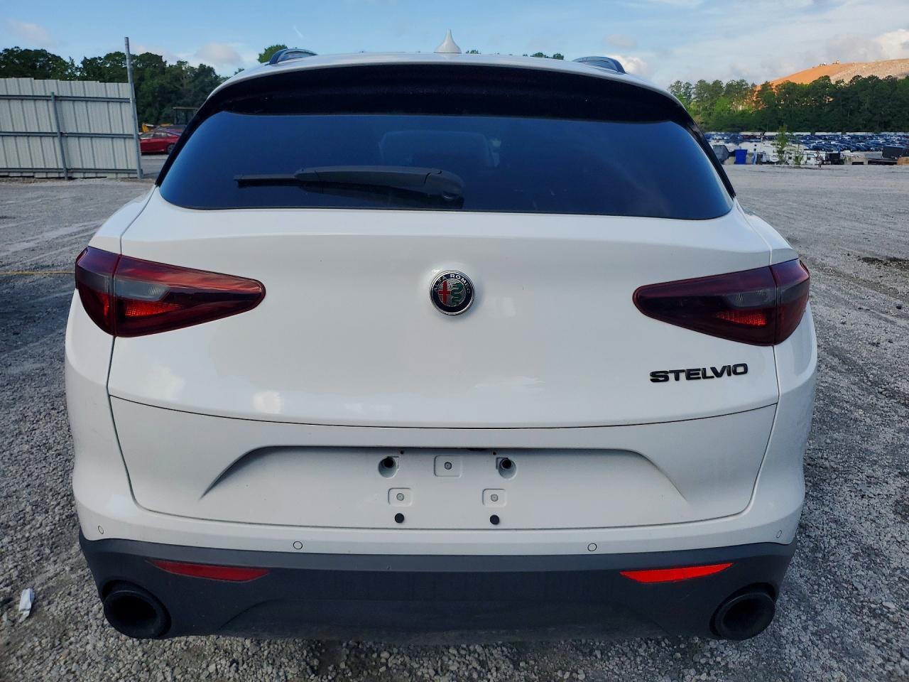 2020 Alfa Romeo Stelvio - Image 6