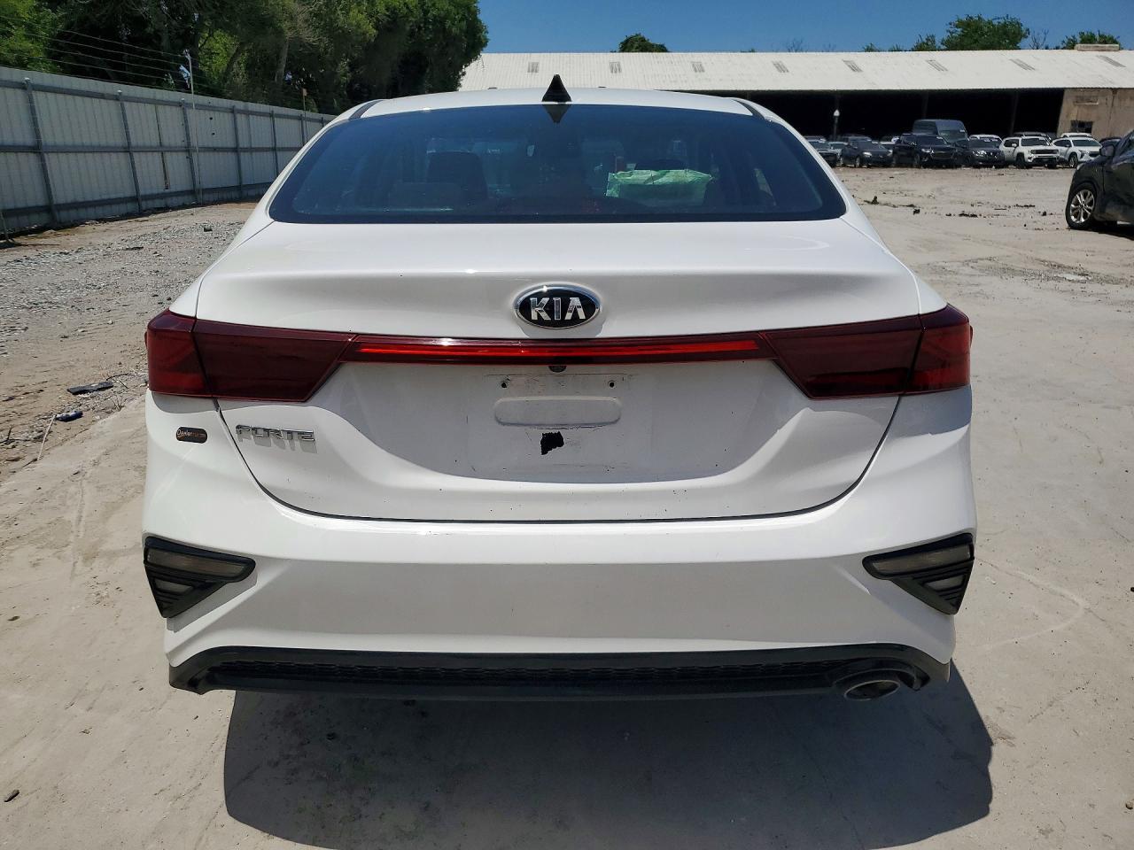2021 Kia Forte Lxs - Image 6
